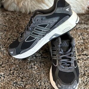 Adidas Response Women’s 9 Black and Gray Sneakers